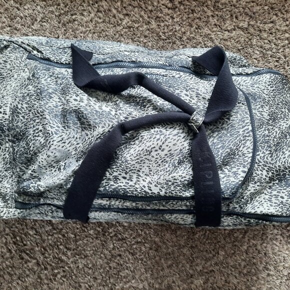 Kipling Wheeled Duffle Animal Print Nylon Wheeled Luggage, Travel Bag 11x15x28 - Picture 5 of 15